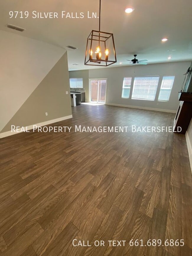 Building Photo - 9719 Silver Falls Ln