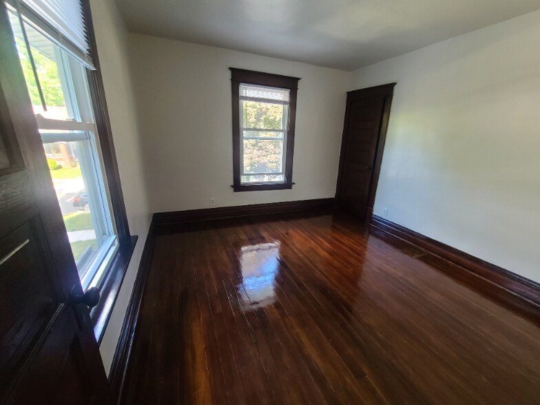 Building Photo - 35 Richards Ave NW