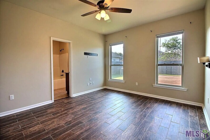 Building Photo - 11389 Ashwood Ct