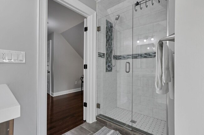 Building Photo - Stunning Restored 4BR Home Steps from Goodale Park & the Short North