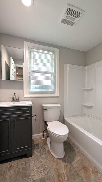 BAthroom - 2903 Homehurst Ave