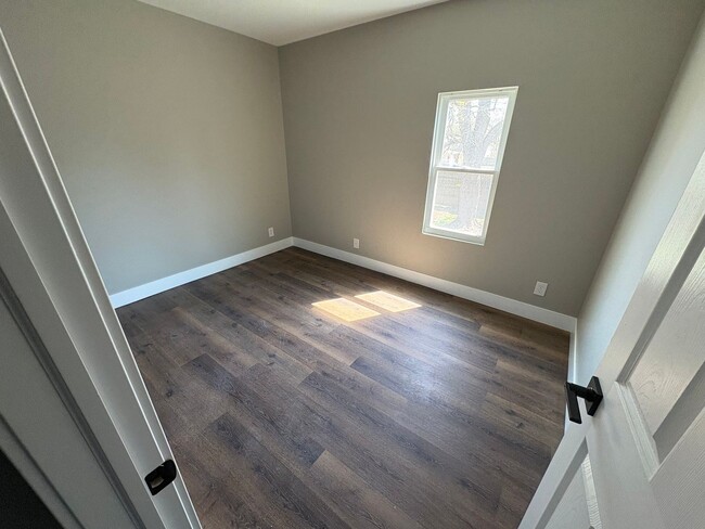 Building Photo - 668 Wager St