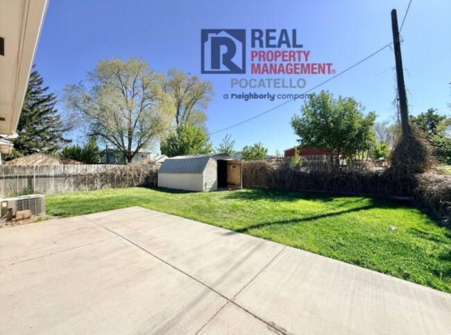 Building Photo - 4 Bedroom 2 bath House - Dog friendly