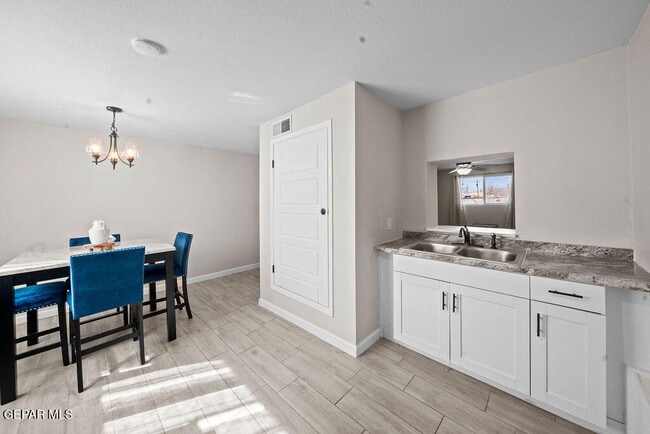 Building Photo - 7441 Alameda Ave