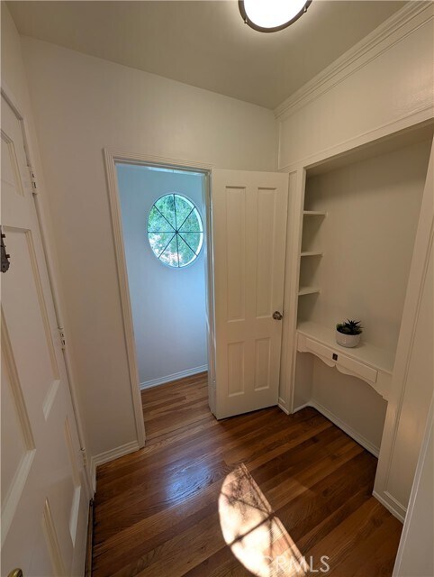 Building Photo - 582 N Sunnyslope Ave