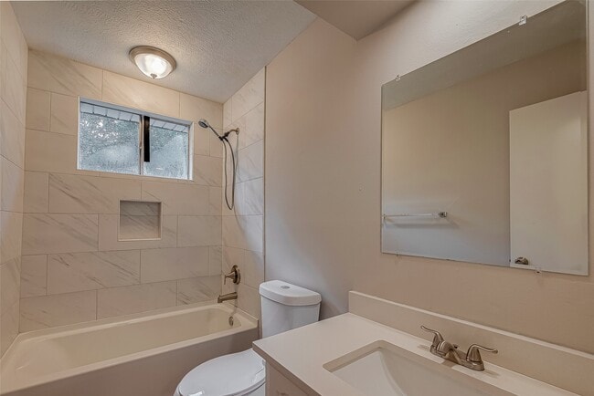 Building Photo - 505 Stoneledge Dr