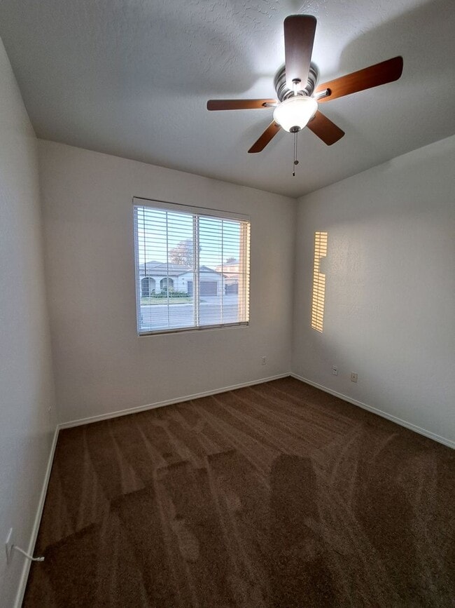 Building Photo - Comfortable Two-Story 4BR Home in Fresno!
