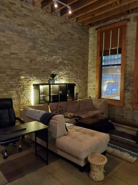 Building Photo - 773 N Water St