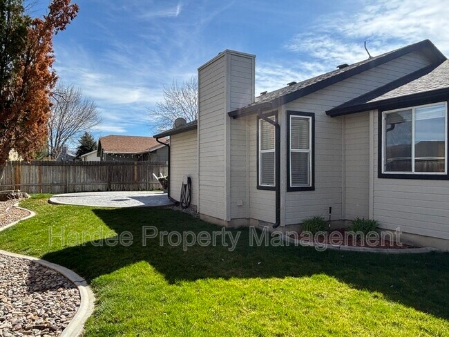 Building Photo - 1362 Pineridge Dr E