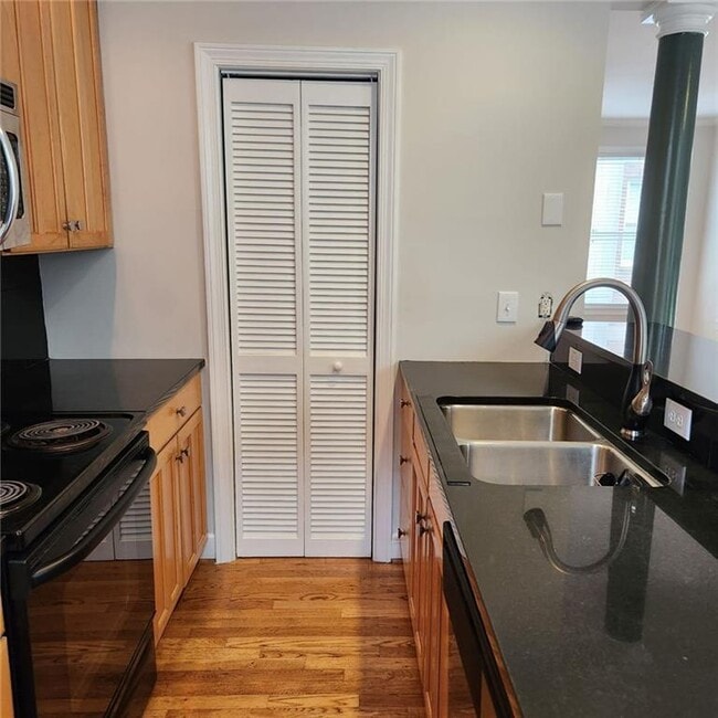 Building Photo - 687 Bonaventure Ave NE