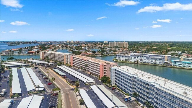 Building Photo - 6025 Shore Blvd S