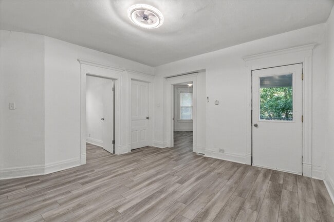 Building Photo - 185 N Entrance Ave