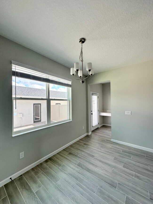 Building Photo - 1359 Mount Royal Dr