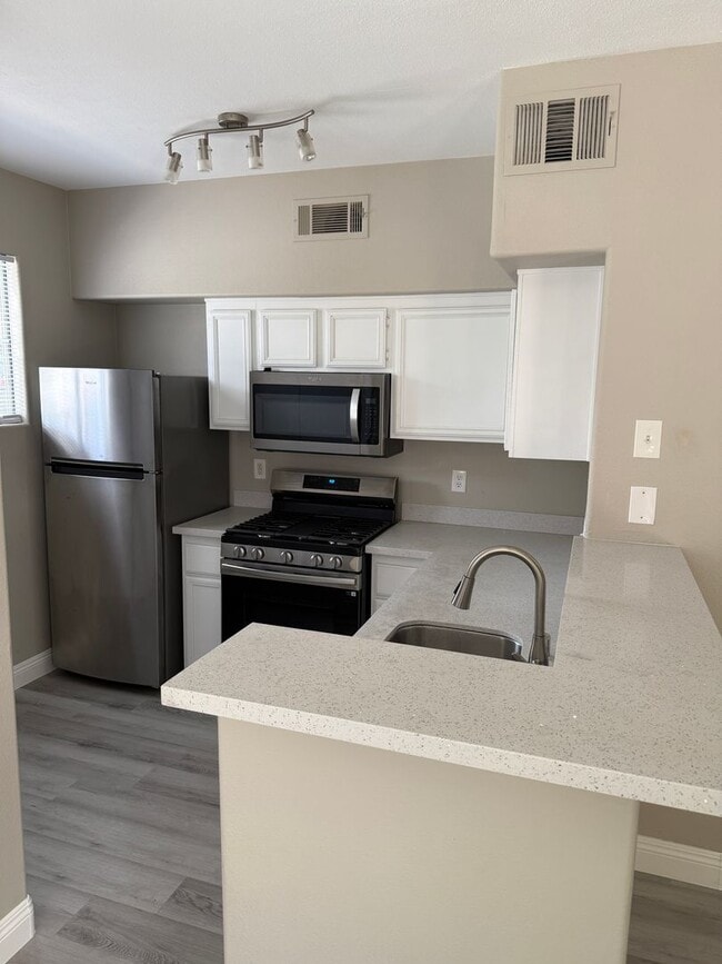 Building Photo - 2BD/2BATH CONDO