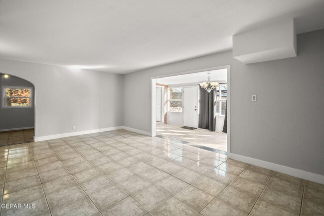 Building Photo - 317 Olivia Cir