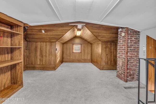 Building Photo - 177 Creek Rd