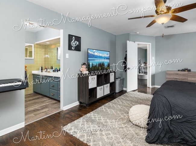 Building Photo - 906 S Barrett Ave