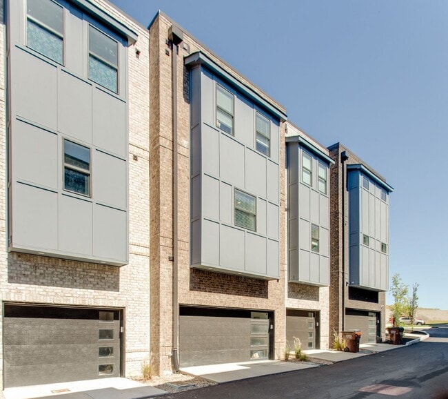 Building Photo - 732 Inspiration Blvd