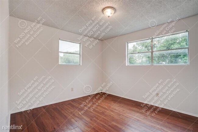 Building Photo - 724 Old Martindale Rd