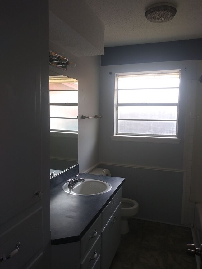Building Photo - 4720 Spiva Dr