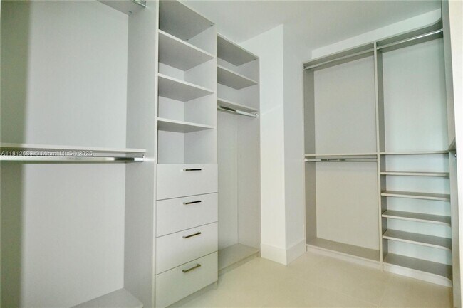 Building Photo - 1080 Brickell Ave