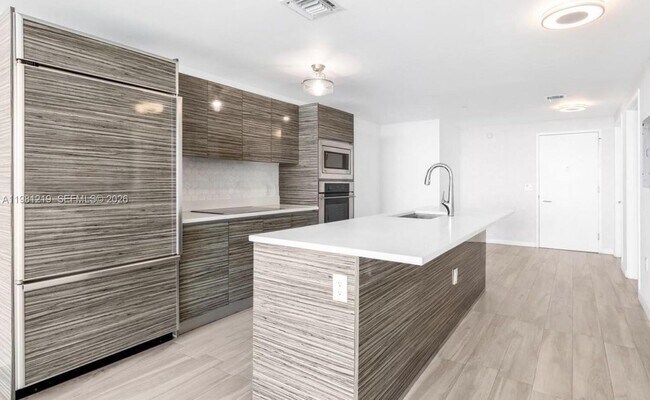 Building Photo - 460 NE 28th St