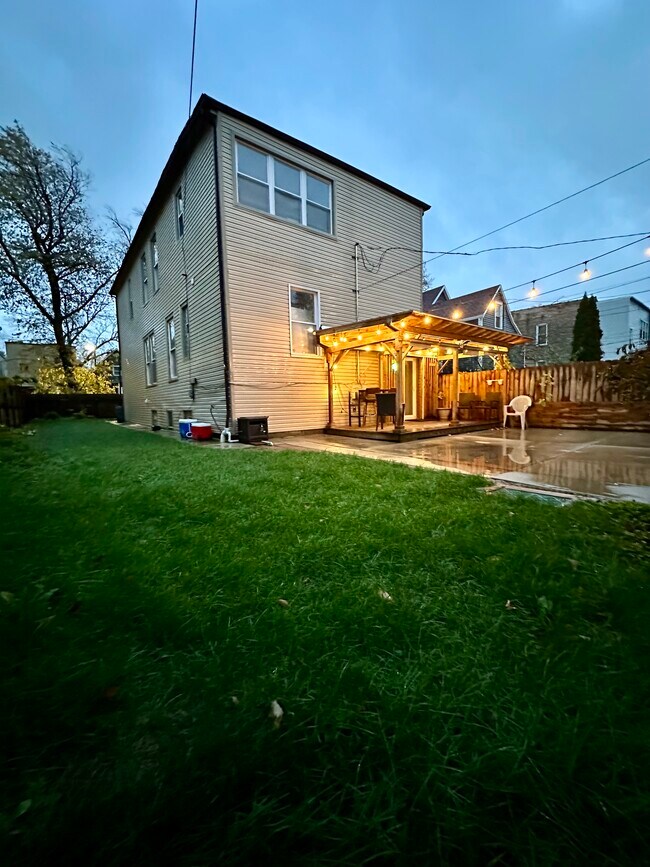 Building Photo - 1928 N Keeler Ave