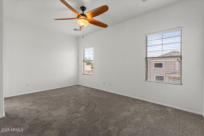 Building Photo - 4255 E Park Ave