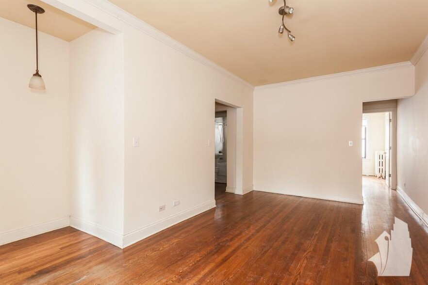 Building Photo - 744 W Addison St