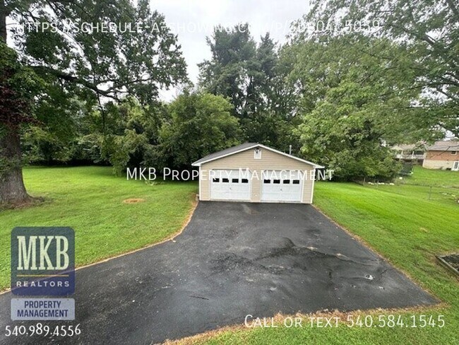 Building Photo - 745 Kenyon Rd