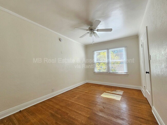 Building Photo - 807 Oro Terrace