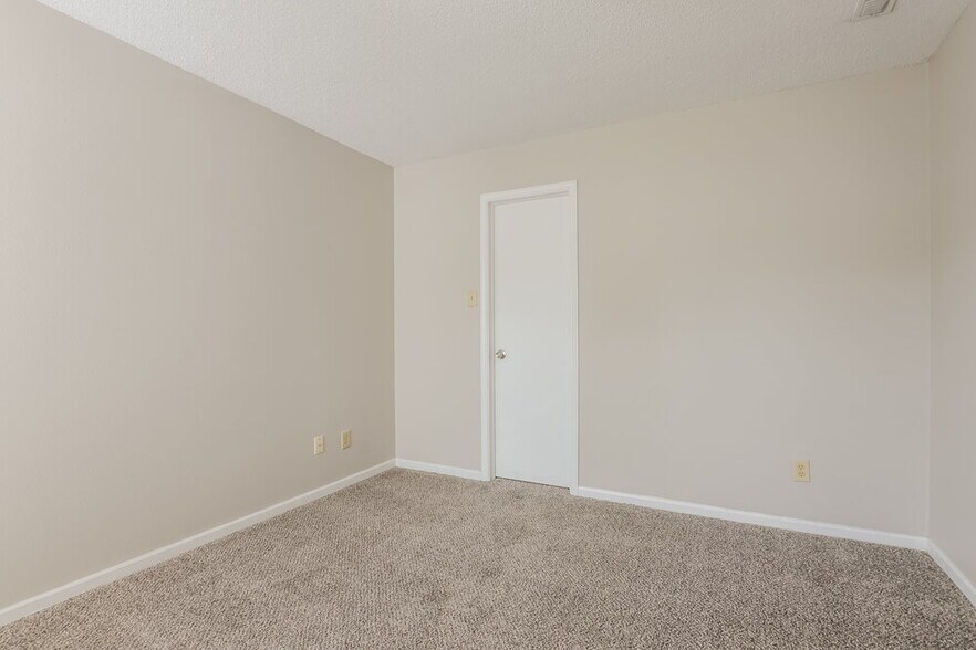 Building Photo - 2906 Redland Ln