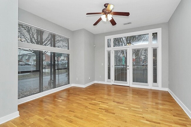 Building Photo - Uptown Living!