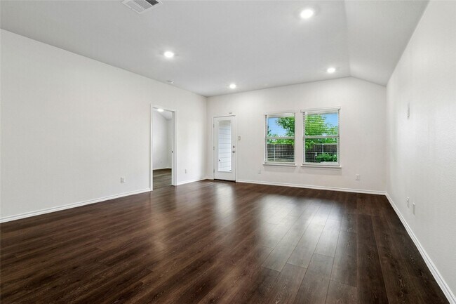 Building Photo - 4351 Pyramid Dr
