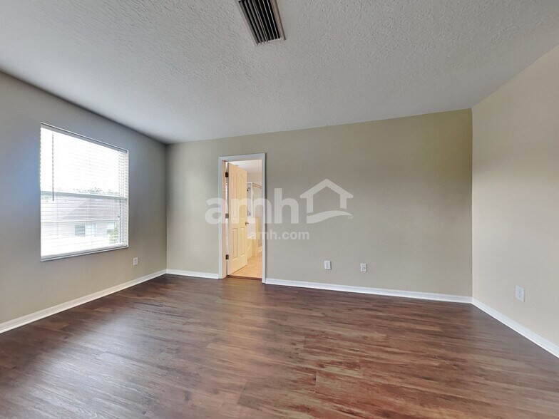 Building Photo - 11114 Golden Silence Dr