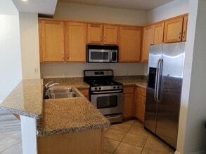 Building Photo - Gaslamp 1 bedroom with View, Wood floors, ...