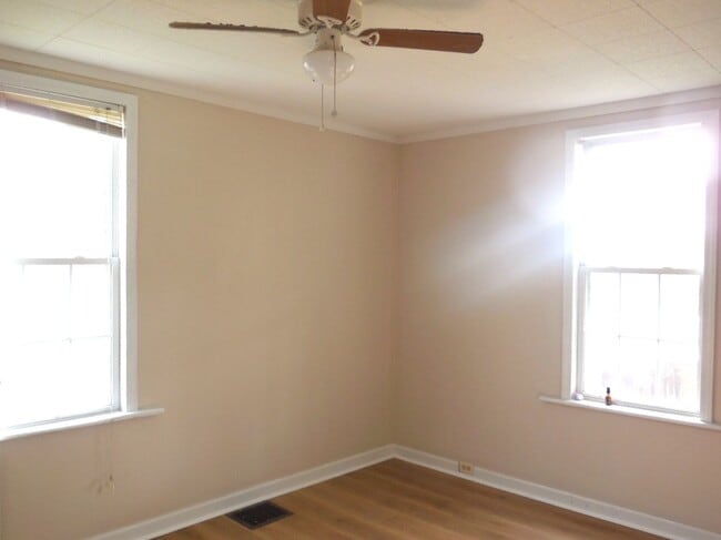 Building Photo - Two Bedroom Totally Rehabbed Home in Downt...