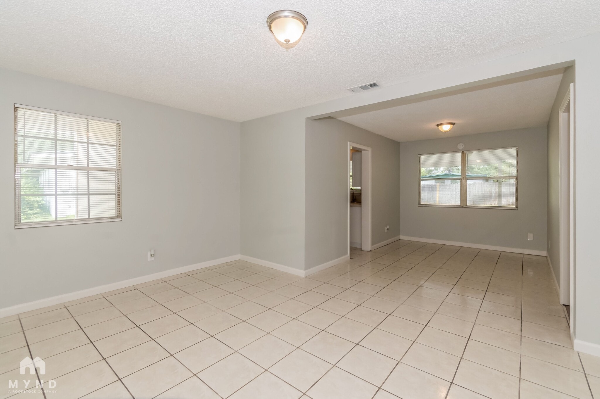 Building Photo - 1033 Busac Ave