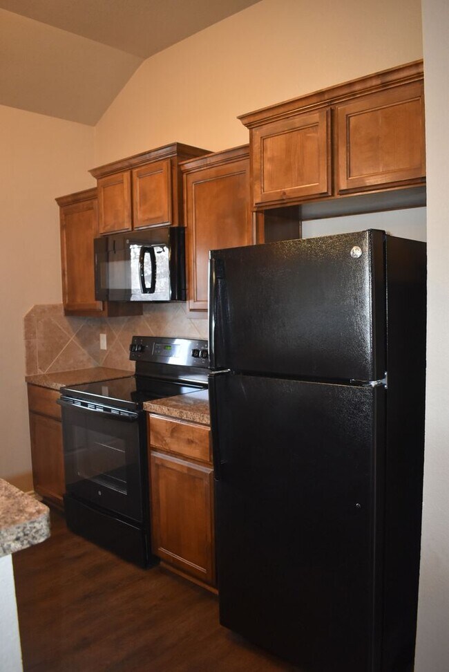 Building Photo - 1808 Seminole Cir