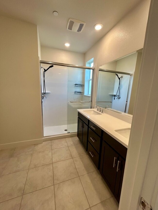 Building Photo - Centrally Located Santa Clara Townhouse
