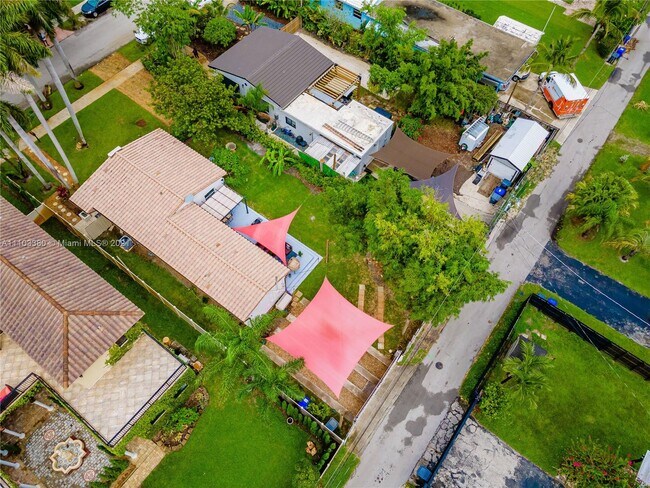 Building Photo - 1622 Mayo St