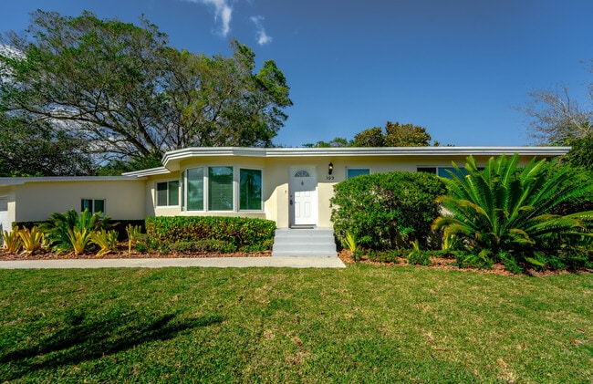 Building Photo - 323 Spanish River Blvd