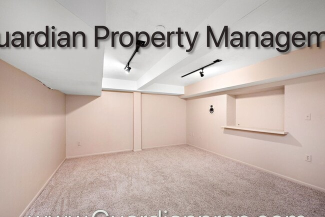 Building Photo - Bde Maka Ska Town Home, Just Renovated , G...