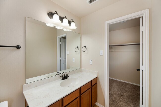 Building Photo - Beautiful 3 Bedroom Townhome located in Lavon,Texas!