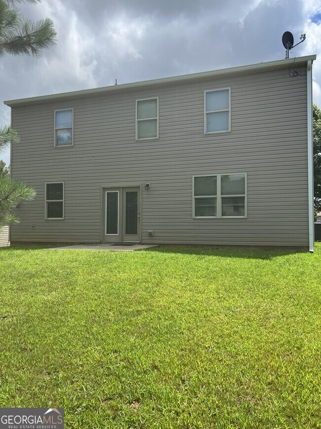 Building Photo - 2240 Sawgrass Dr