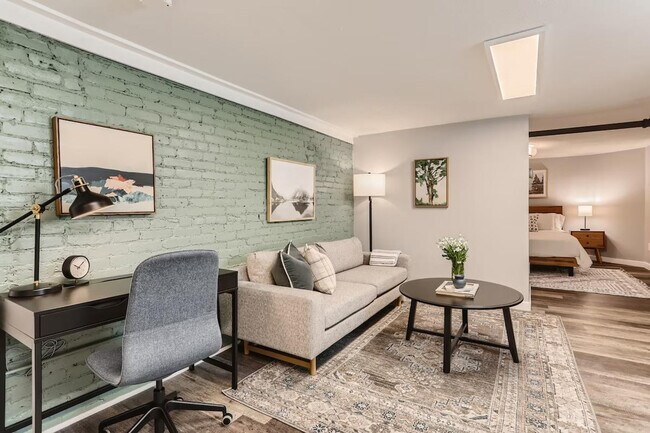 Building Photo - 2805 E 16th Ave