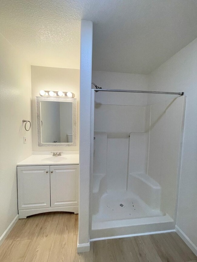 Building Photo - St. John's Townhome - 5 Bedroom, 2 bath Duplex Unit
