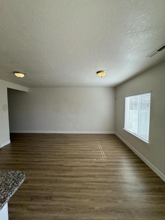 Building Photo - 990 W 600 S