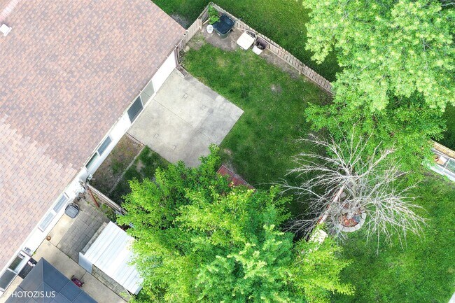Building Photo - 1405 Merrimac Ln N