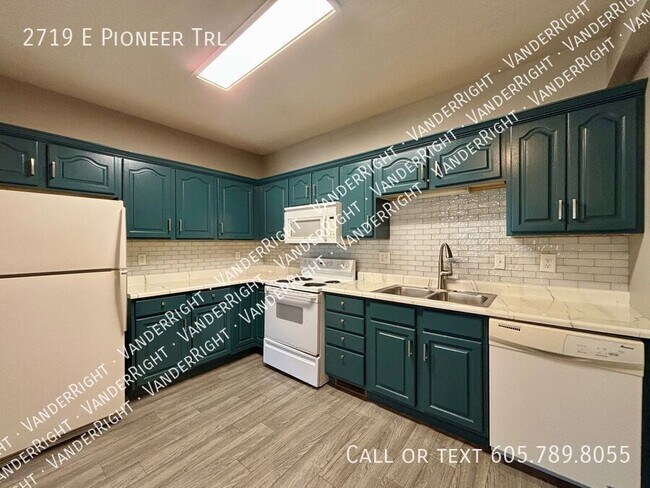 Building Photo - 2719 E Pioneer Trail